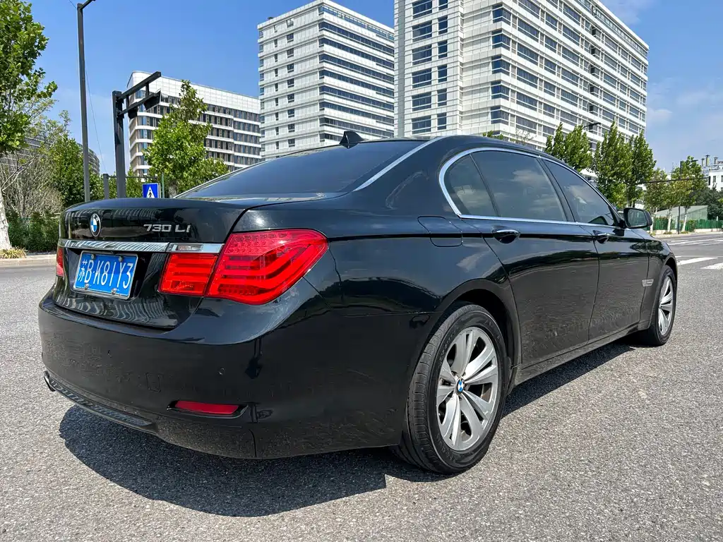 BMW 7 Series — миниатюра 8