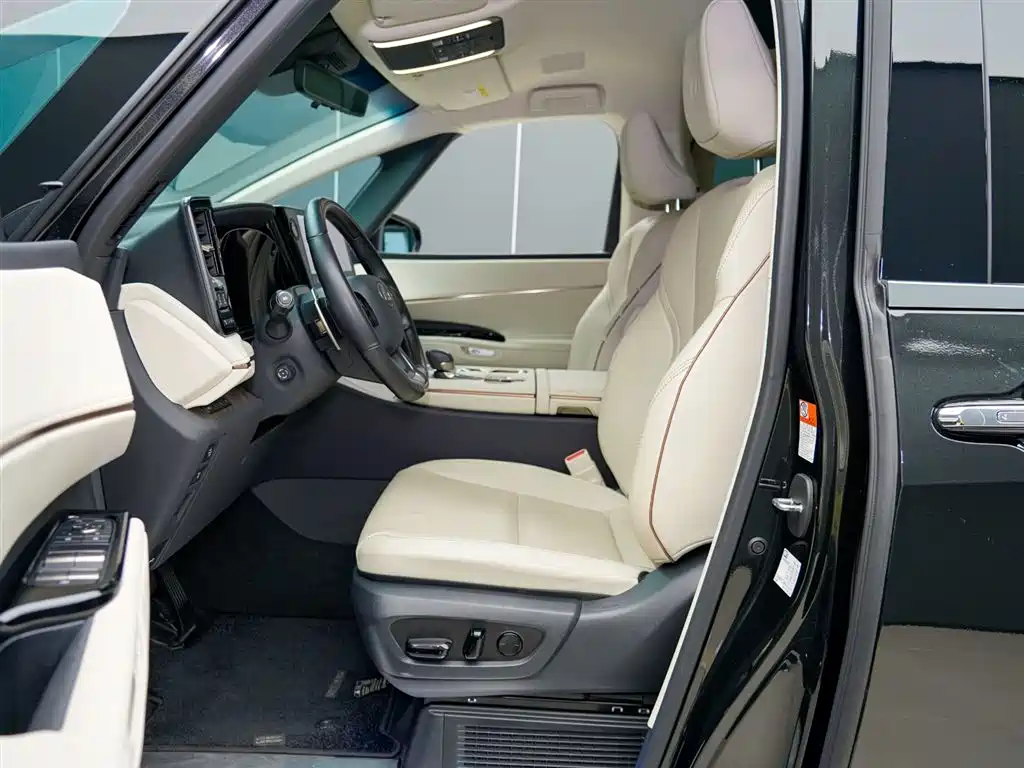 Lexus LM 2023 500h мест