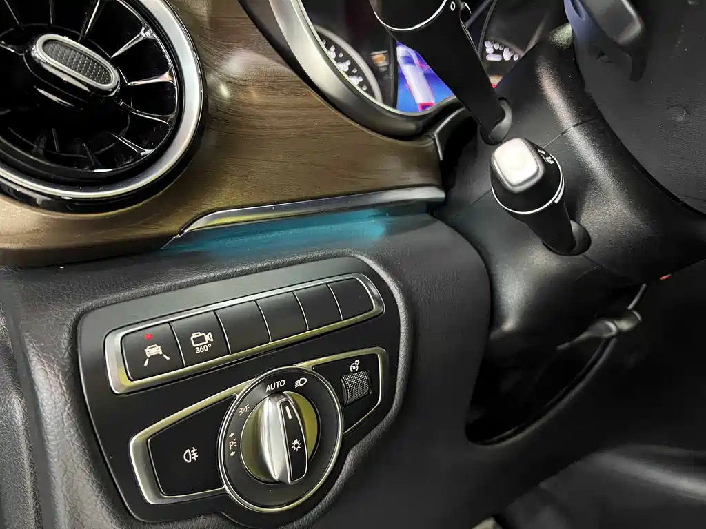 MERCEDES-BENZ V CLASS