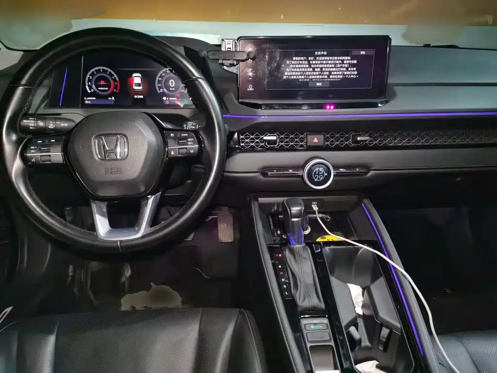 Honda Accord — миниатюра 13
