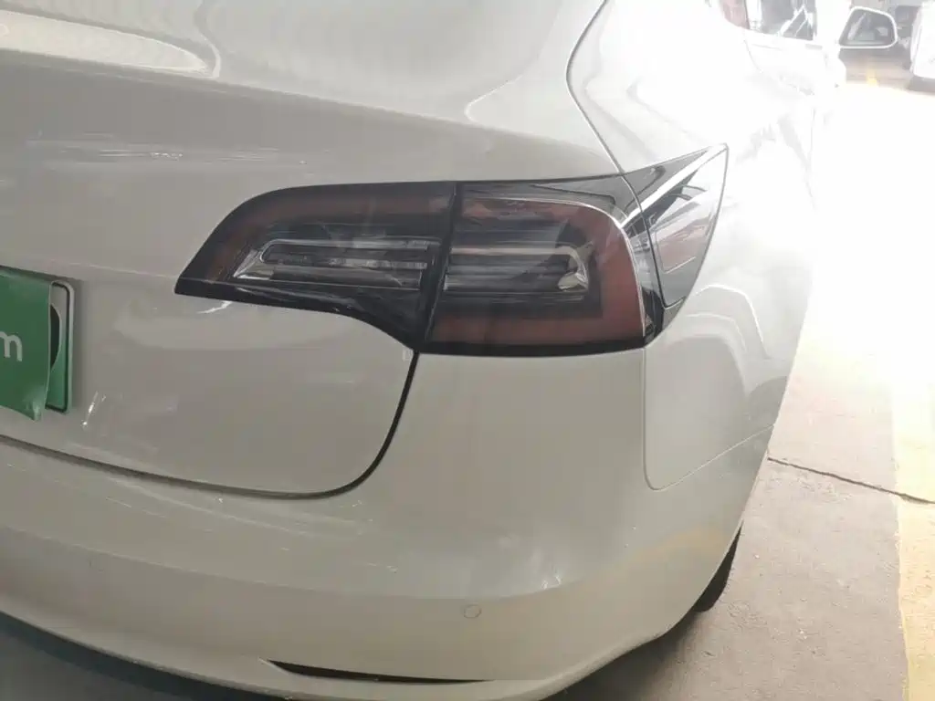 Tesla Model 3 — миниатюра 8