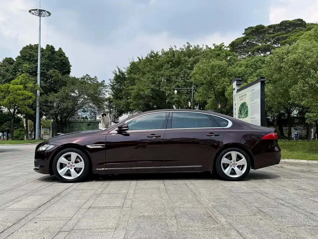 Jaguar XFL — миниатюра 4