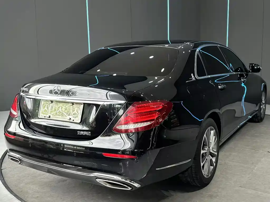 Mercedes-Benz E-Class — миниатюра 6
