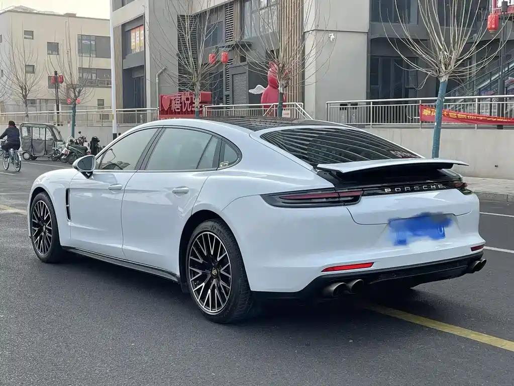 PORSCHE PANAMERA