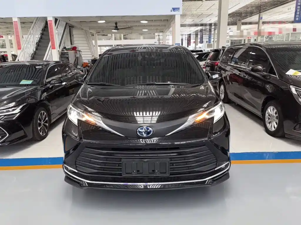 Toyota Sienna — миниатюра 3