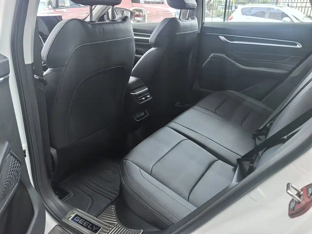 Geely Emgrand — миниатюра 12