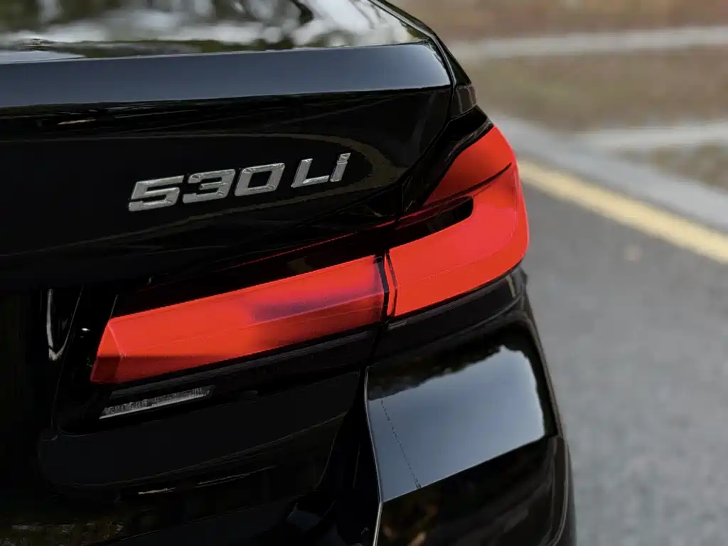 BMW 5 Series — миниатюра 6