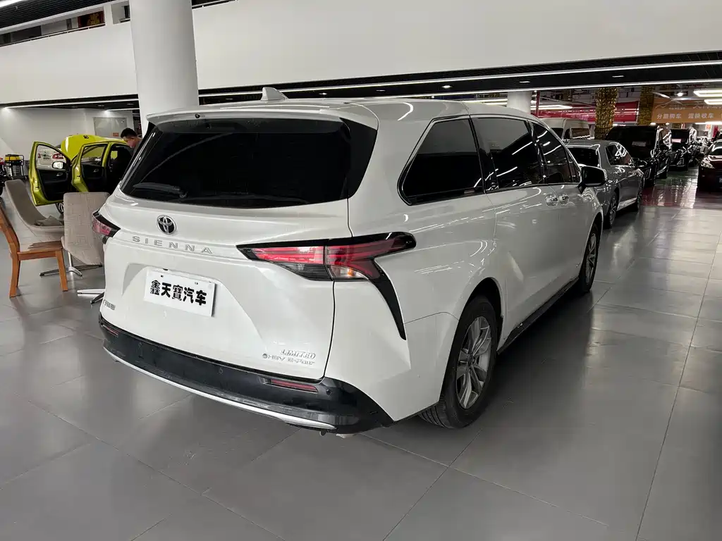 Toyota Sienna — миниатюра 3