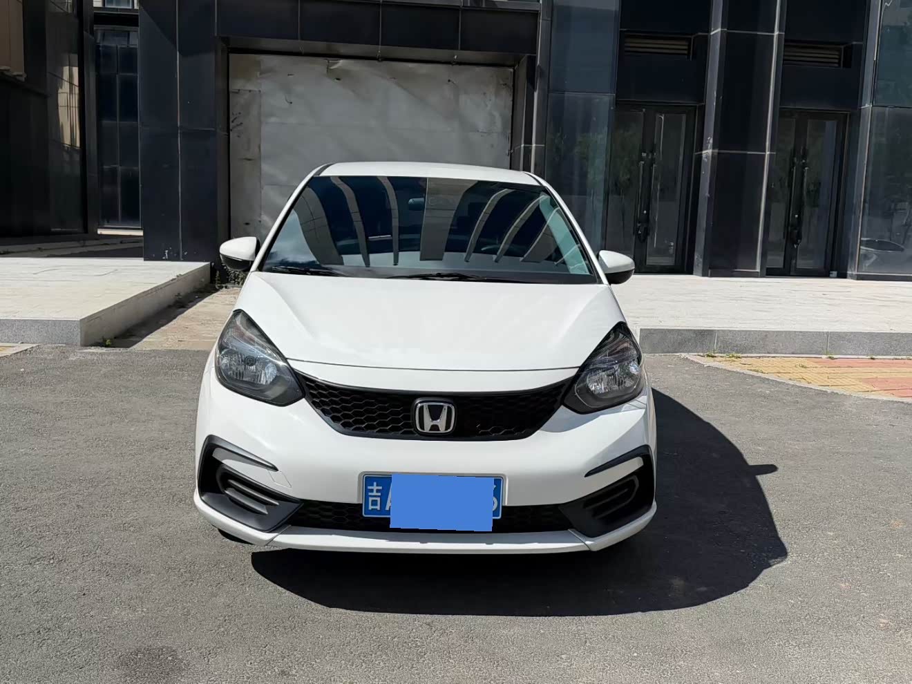 Honda Fit 1.5 л 2022 г. Белый, пробег 35000 км
