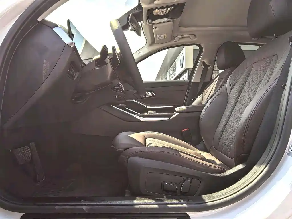 BMW 3 Series — миниатюра 17