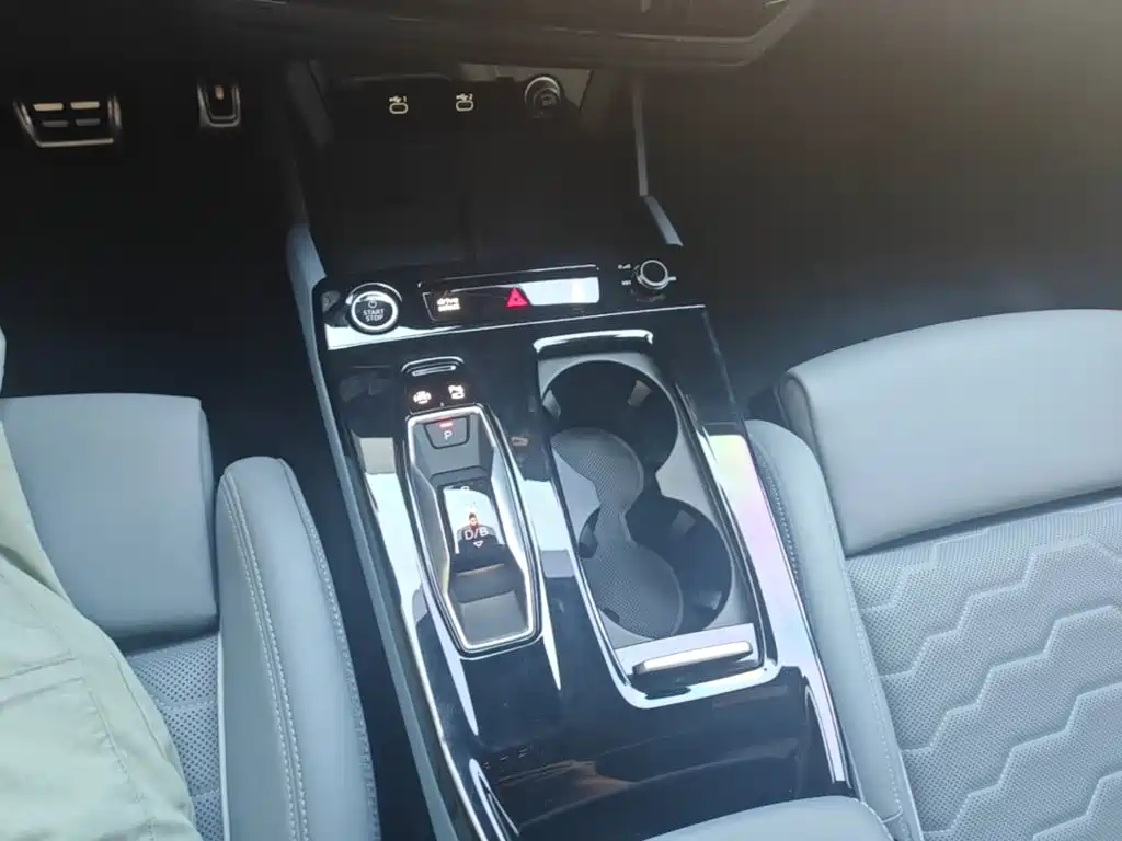 Audi Q6L e-tron — миниатюра 19