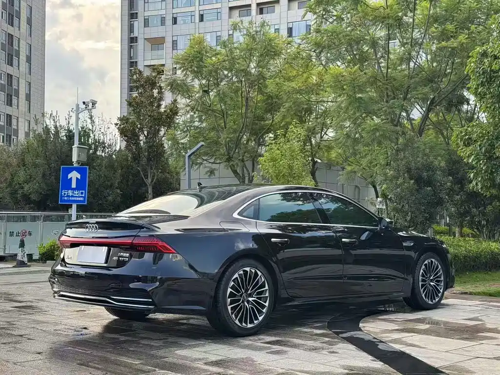 Audi A7L — миниатюра 9