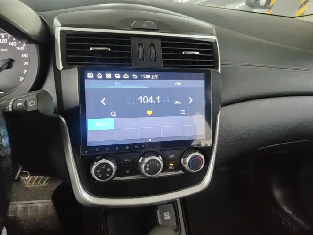Nissan Tiida — миниатюра 6