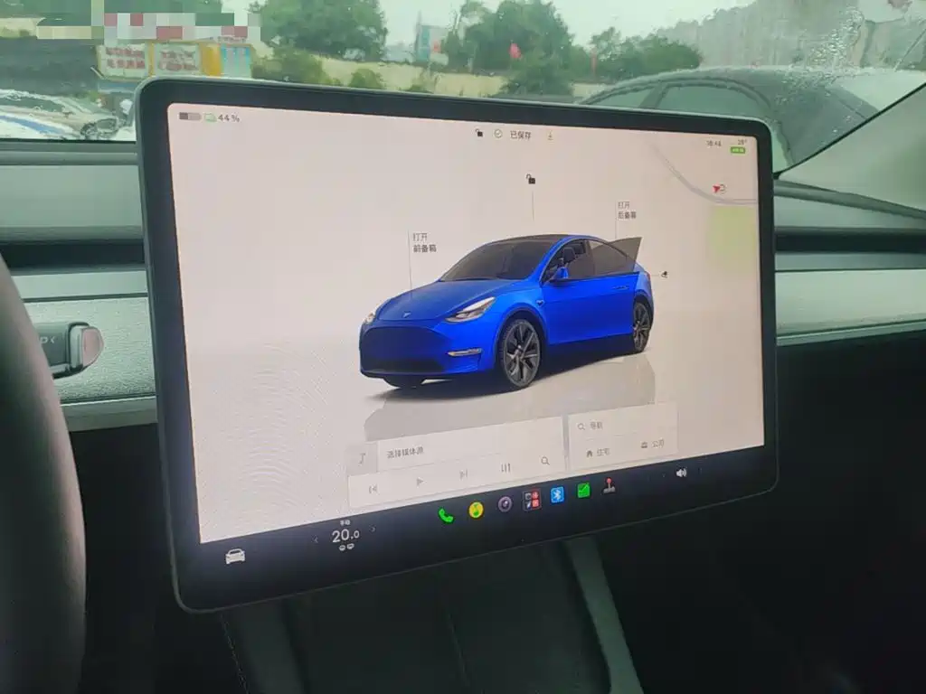 Tesla Model Y — миниатюра 13