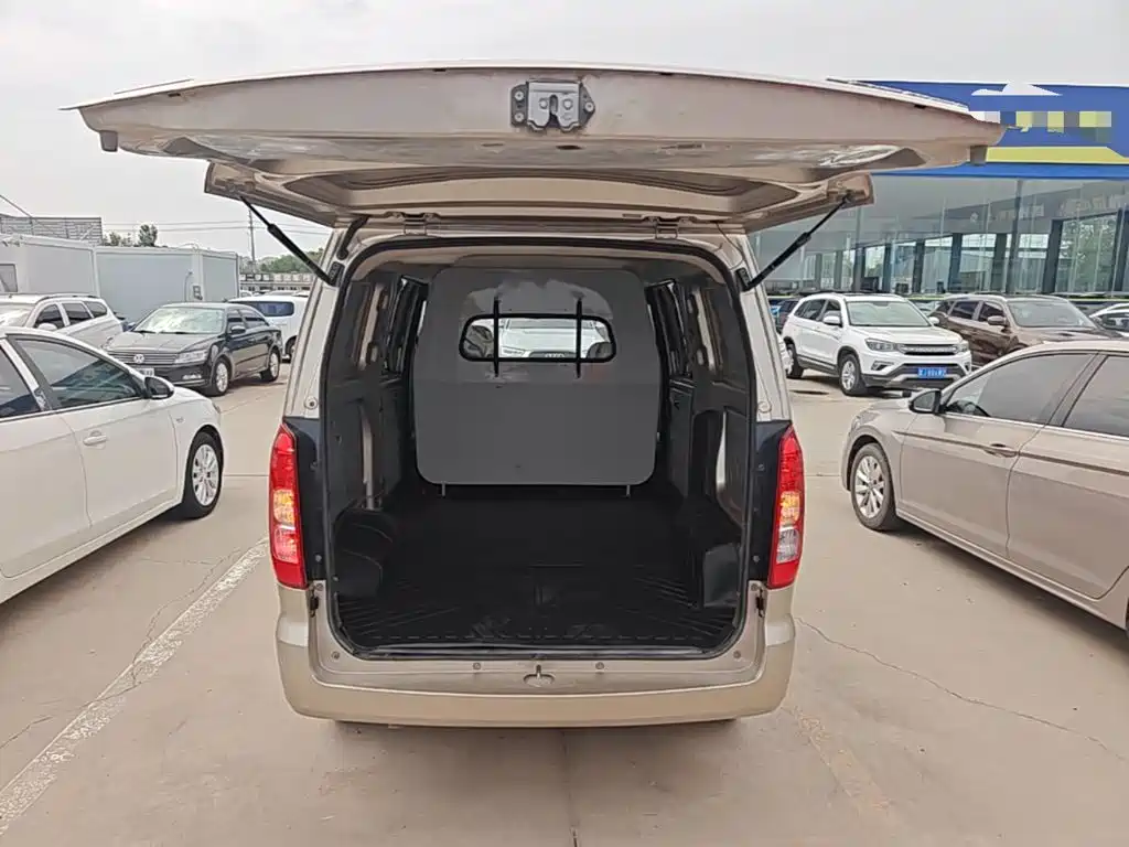 Wuling Hongguang V — миниатюра 19