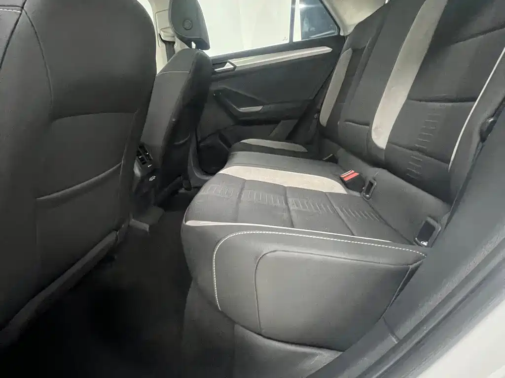 VOLKSWAGEN T ROC EXPLORING SONGS