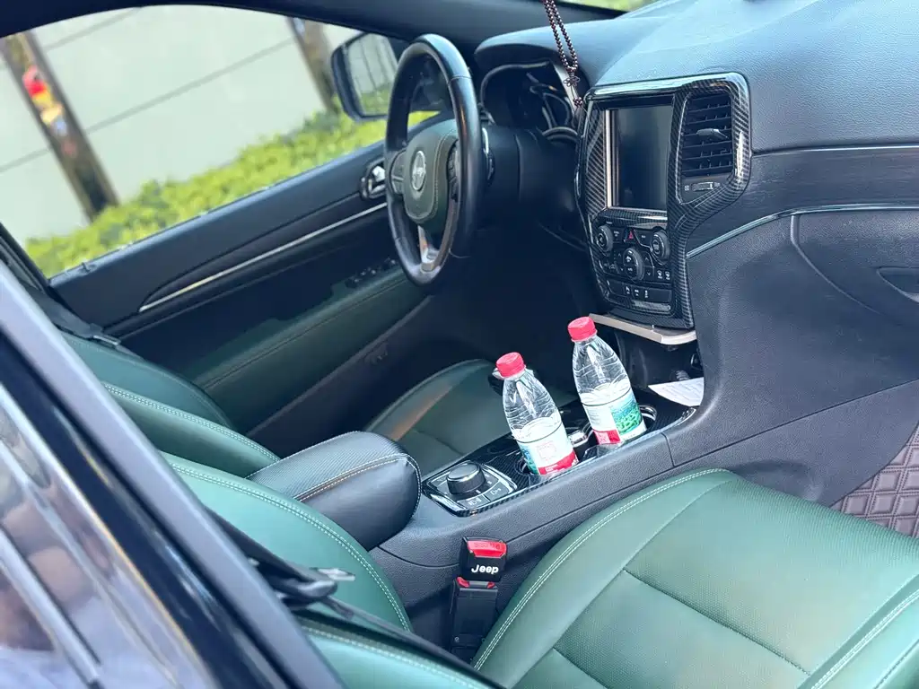 Jeep Grand Cherokee (Import) — миниатюра 14