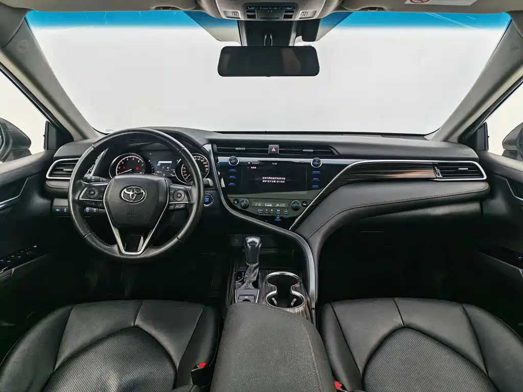 Toyota Camry — миниатюра 11