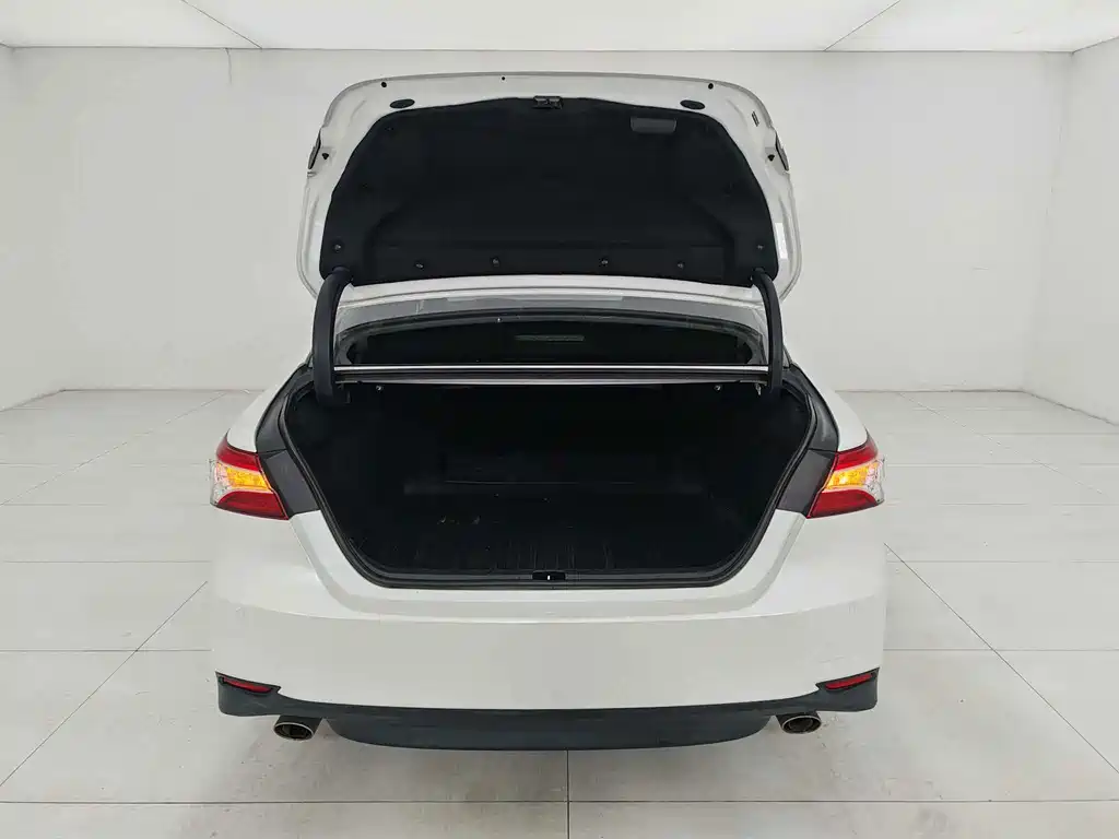 Toyota Camry — миниатюра 14