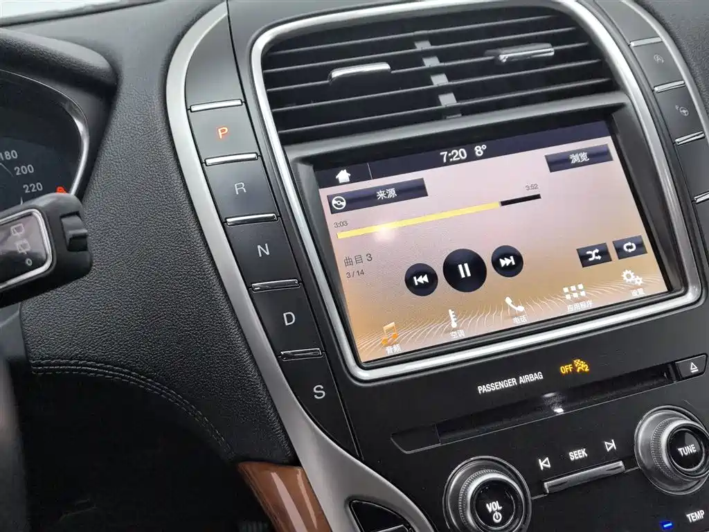 LINCOLN NAVIGATOR (IMPORT)