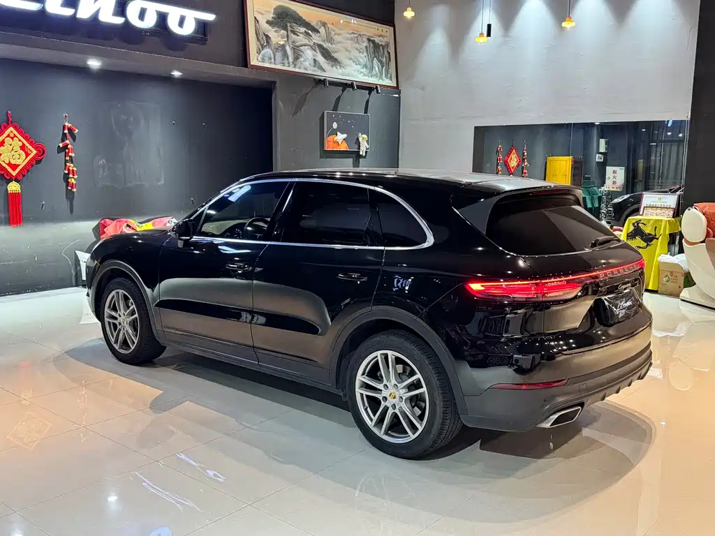 Porsche Cayenne — миниатюра 4