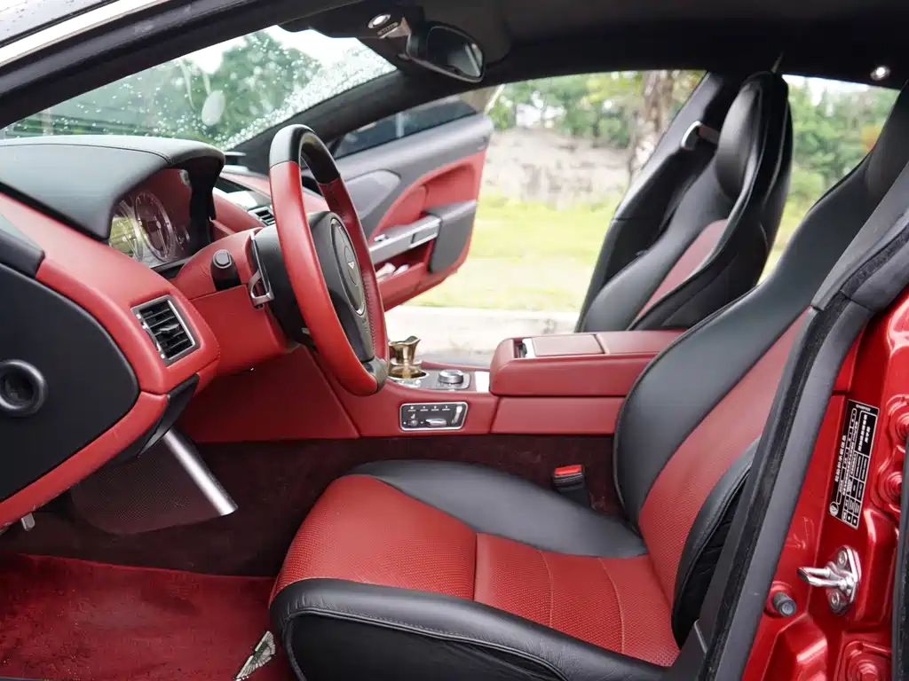 Aston Martin Rapide — миниатюра 13