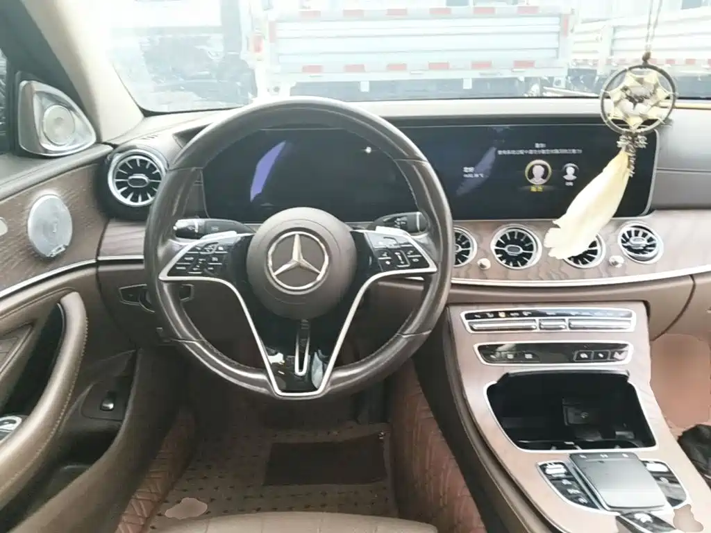 Mercedes-Benz E-Class — миниатюра 15