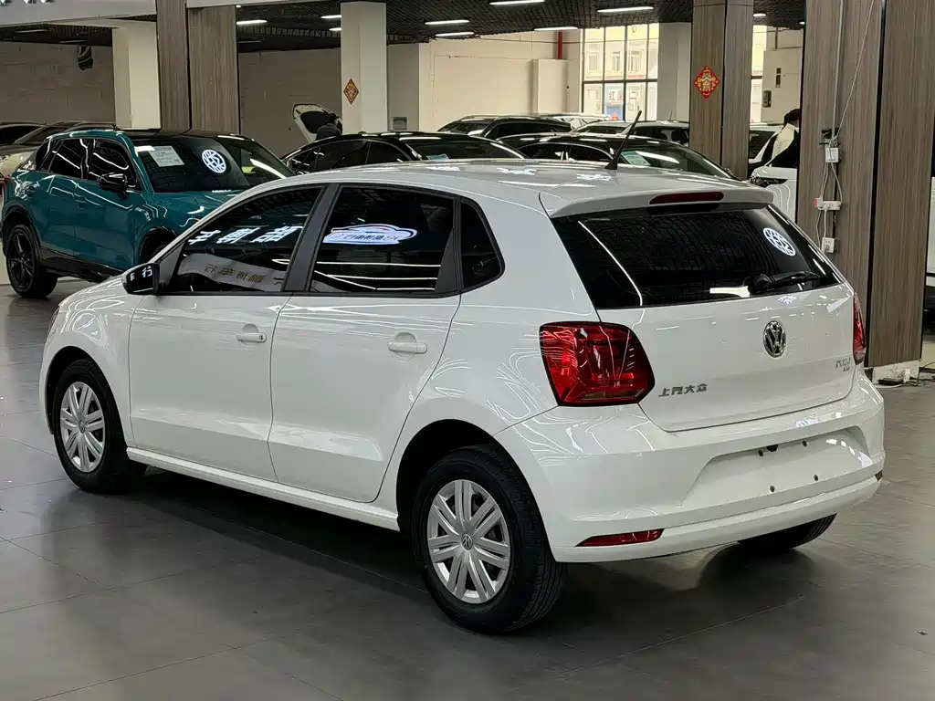 VOLKSWAGEN POLO