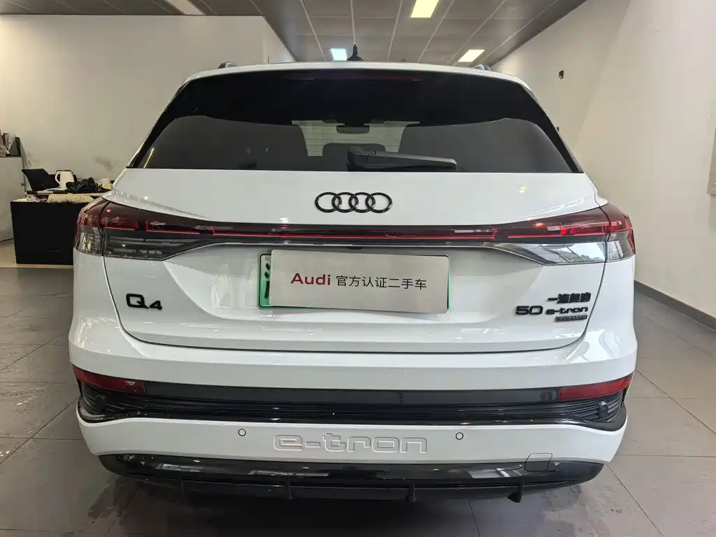 AUDI Q4 E TRON