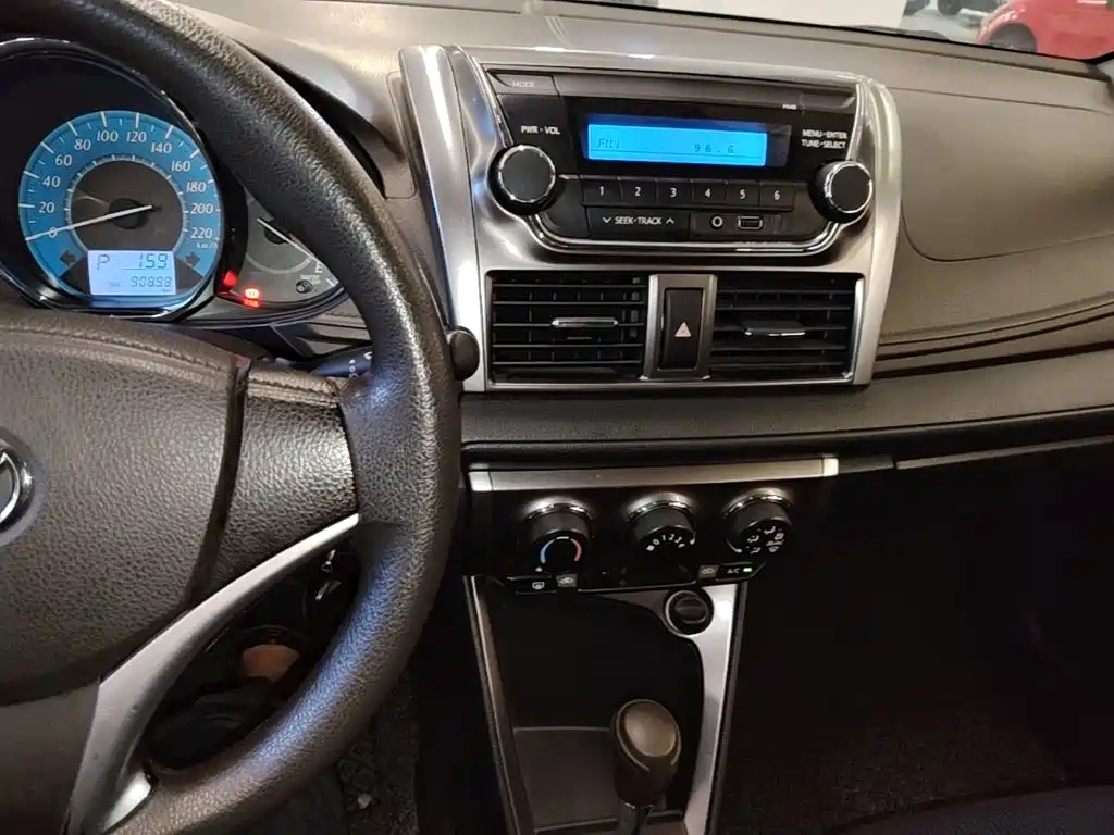 Toyota Yaris L — миниатюра 13