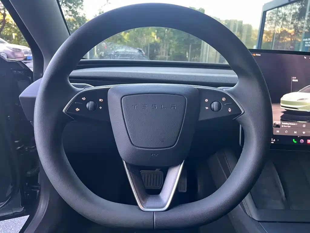 Tesla Model 3 — миниатюра 11