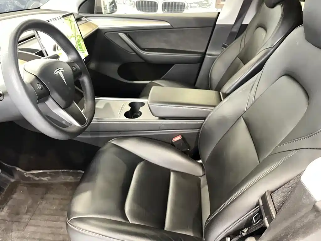 Tesla Model Y - фото 3