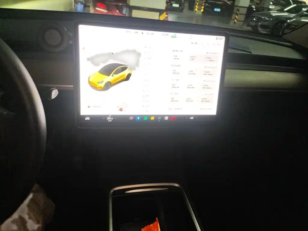 Tesla Model Y — миниатюра 6