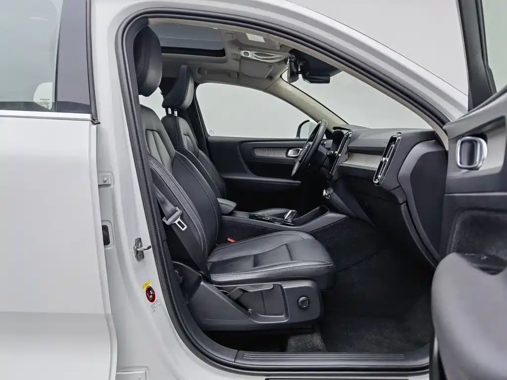 Volvo XC40 — миниатюра 23