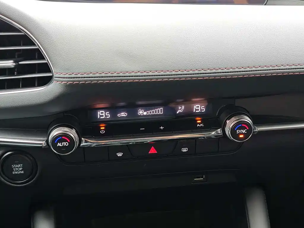 Mazda 3 Axela — миниатюра 8