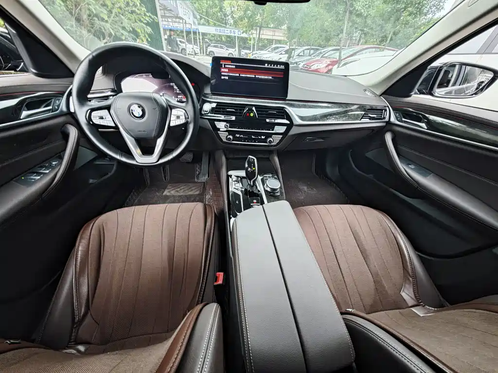 BMW 5 Series — миниатюра 8