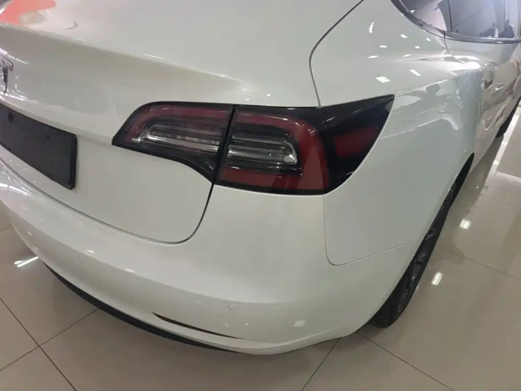 Tesla Model 3 — миниатюра 8