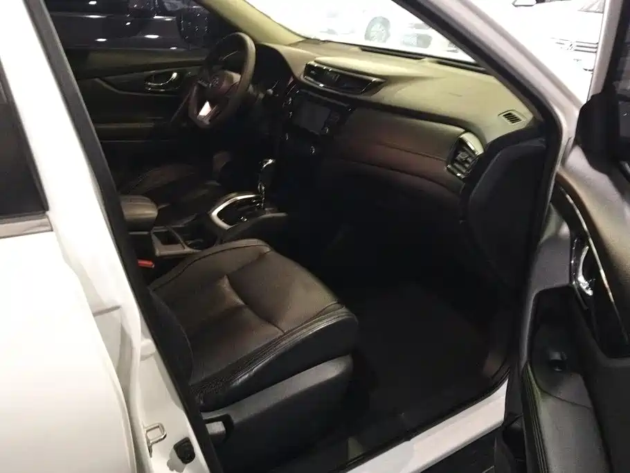 Nissan X-Trail — миниатюра 8
