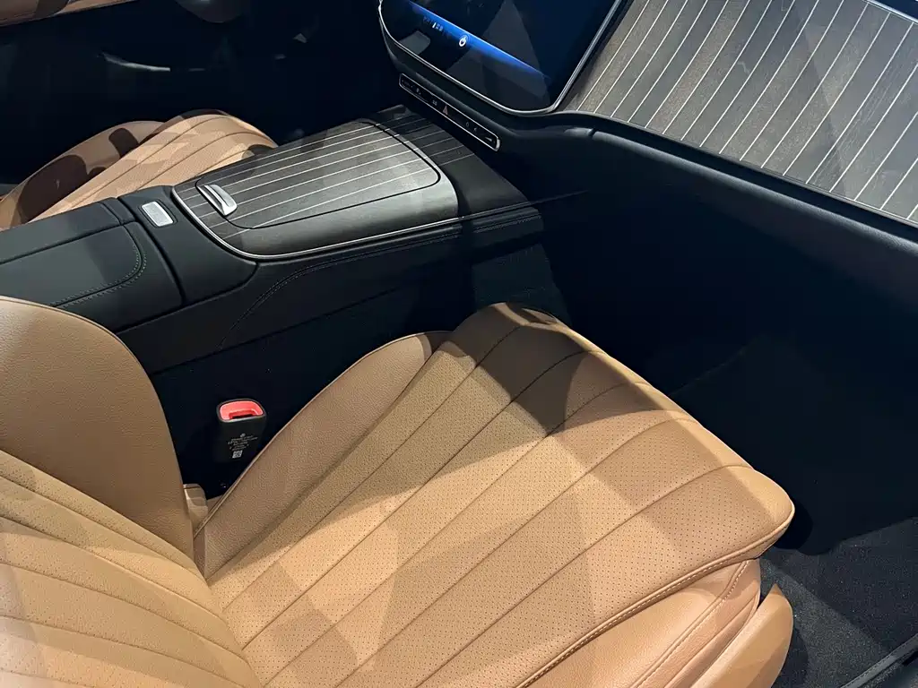 Mercedes-Benz E-Class — миниатюра 7