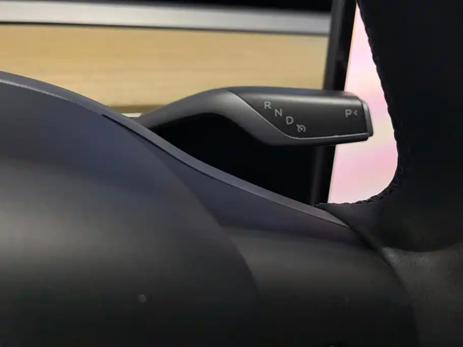 Tesla Model Y — миниатюра 16