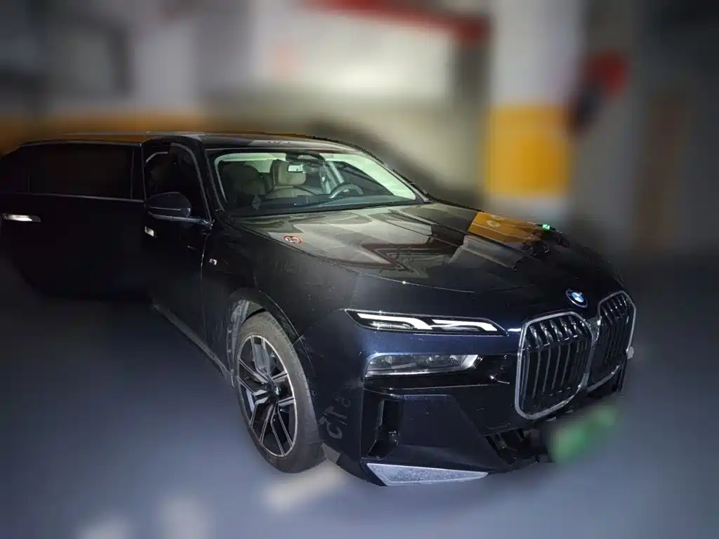 BMW i7 — миниатюра 24