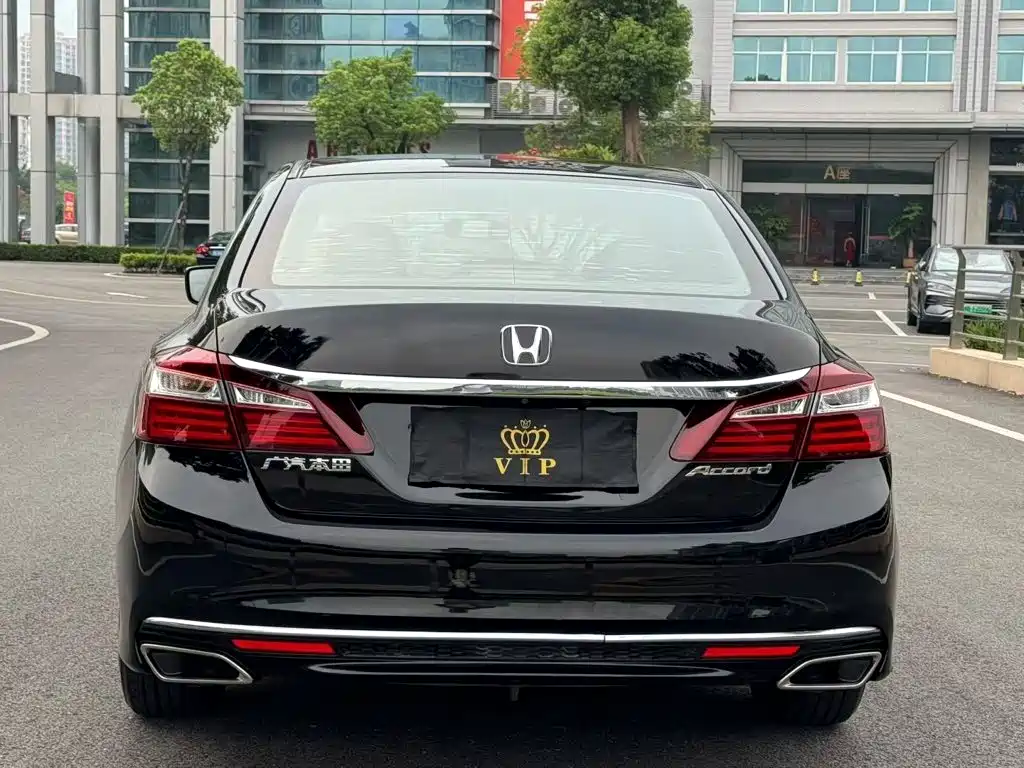 Honda Accord — миниатюра 8