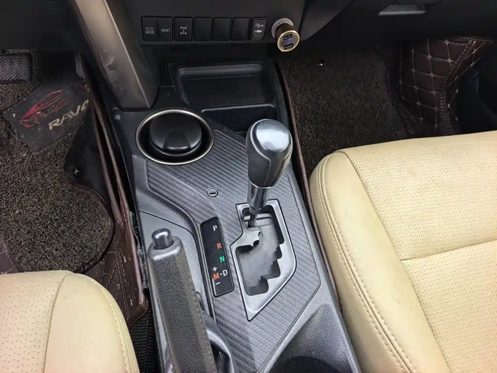 Toyota RAV4 — миниатюра 13