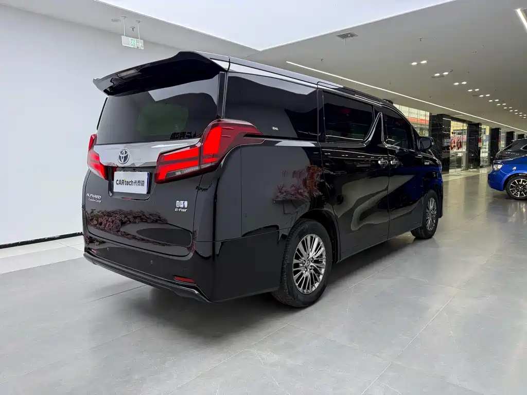 Toyota Alphard — миниатюра 2