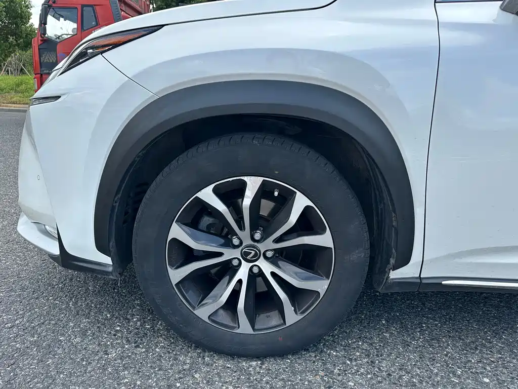 Lexus NX — миниатюра 9