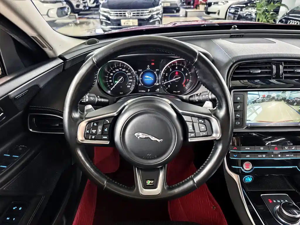 Jaguar XE — миниатюра 8