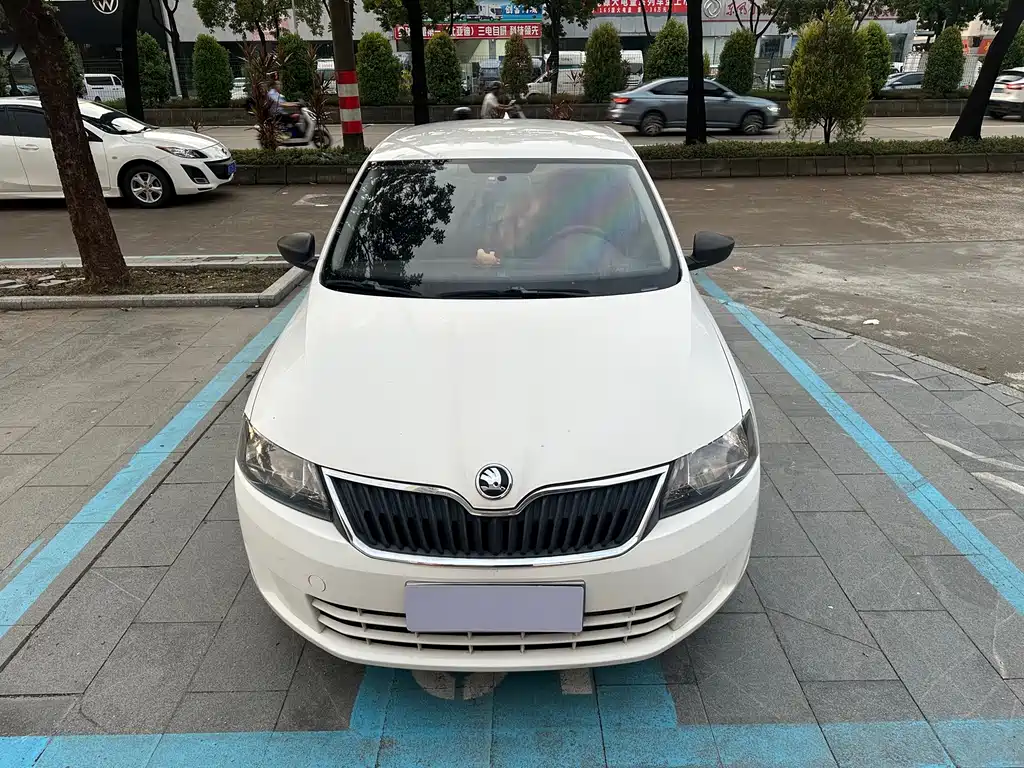 Skoda Rapid — миниатюра 2