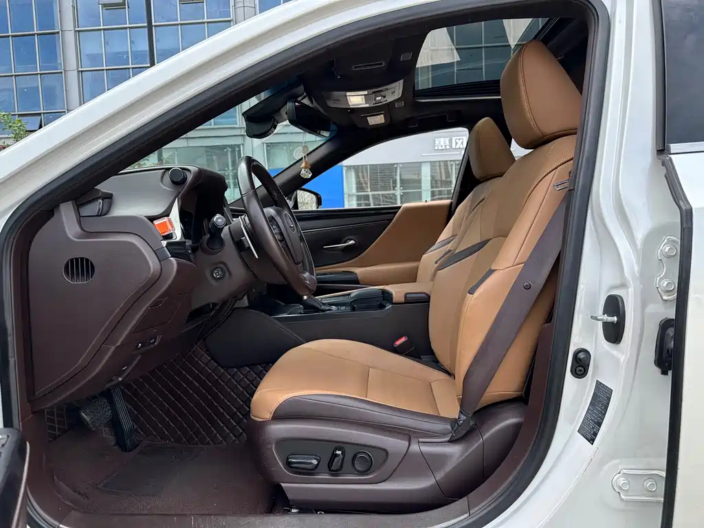 Lexus ES — миниатюра 14