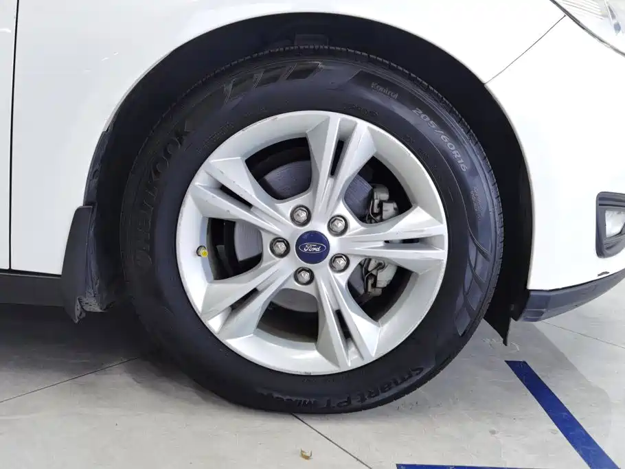 Ford Focus — миниатюра 6