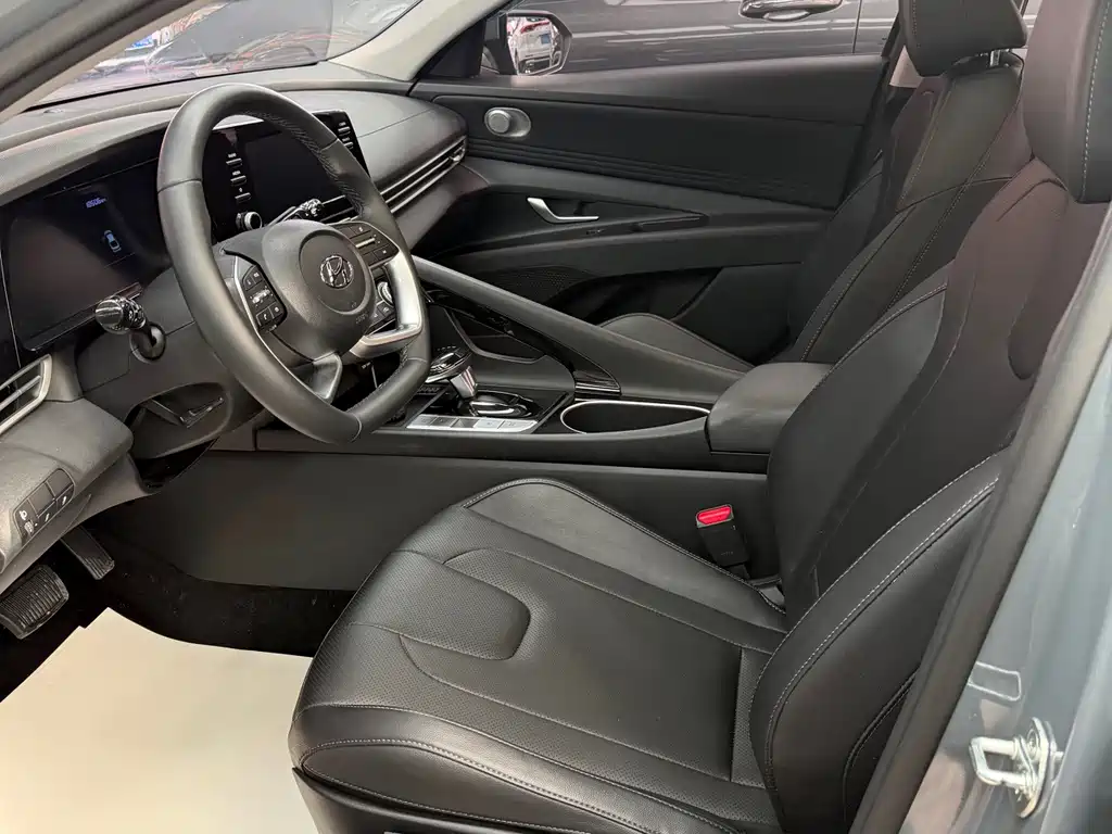 Hyundai Elantra — миниатюра 17